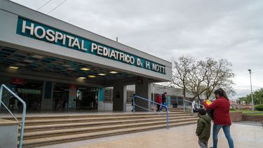 La nena quedó internada en el Hospital Notti con un tiro en el abdomen. El hecho sucedió en Godoy Cruz.
