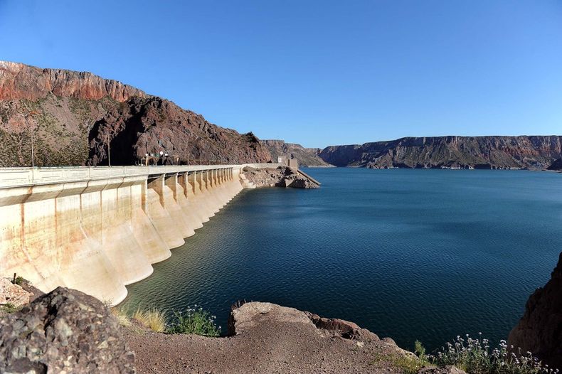 El complejo Los Nihuiles, uno de los dos administrados para la generación por Pampa Energía, que reclama una deuda por millonarias facturas impagas.