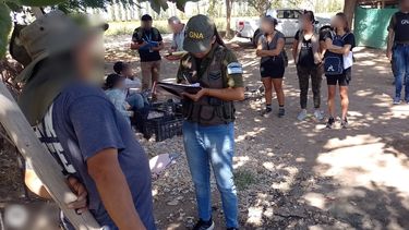San Martín: hallaron en una finca a 22 personas que eran víctimas de trata
