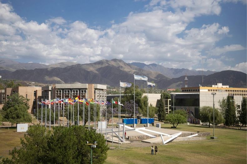 Con menos recursos y en tensión con el Gobierno nacional, las universidades argentinas logran sostener su calidad educativa.