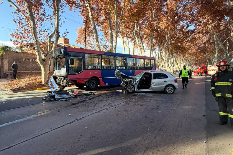El choque dejó varios heridos, afortunadamente, ninguno de gravedad.