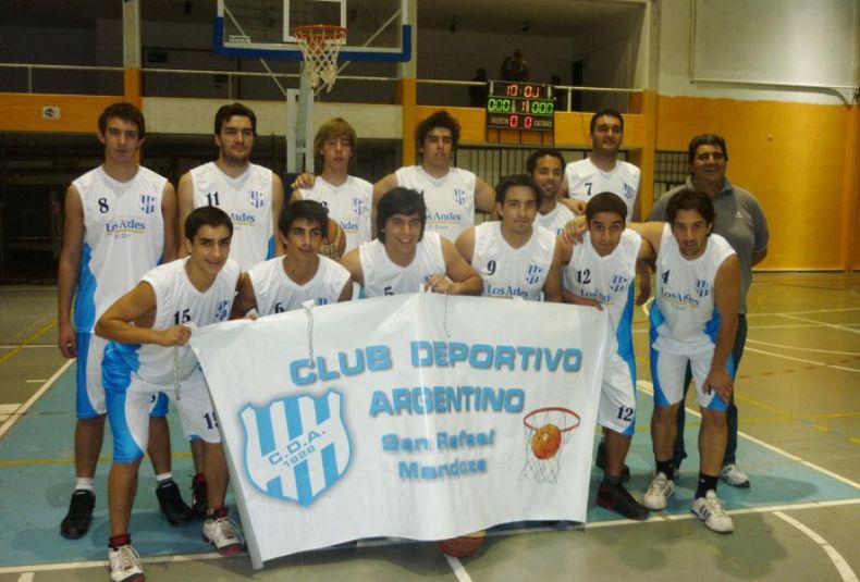13  Deportivo Argentino, quiso pero no pudo ante Macabi, en el básquetbol provincial-- Miércoles 27-03-13