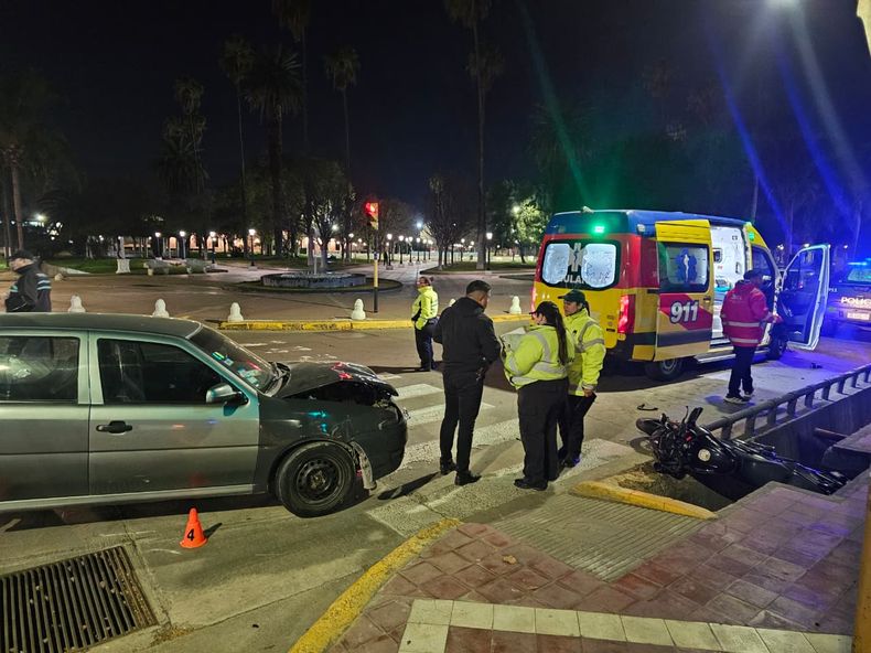 El siniestro ocurrió en una transitada esquina, en el ingreso a la Ciudad de Mendoza.&nbsp;