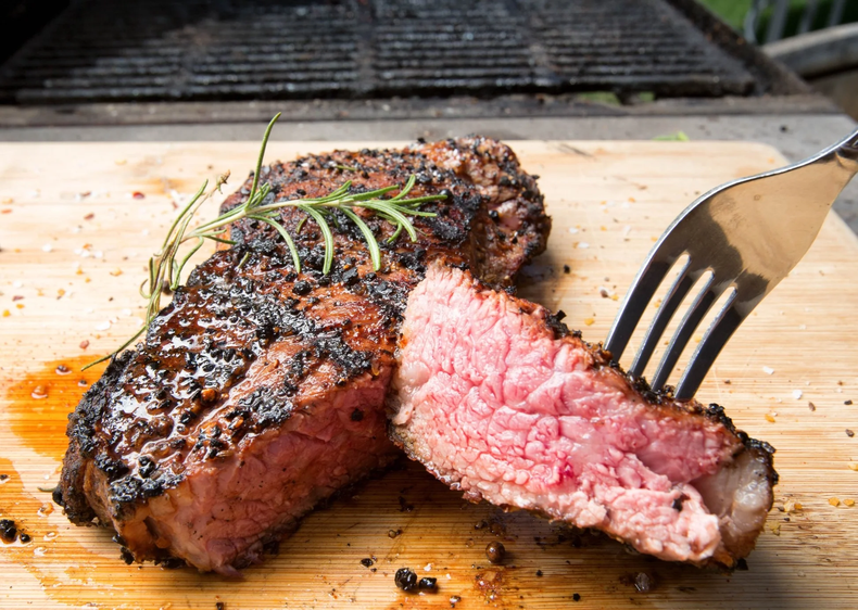 New York Strip Steak, el delicioso corte vacuno que es famoso entre los estadounidenses.