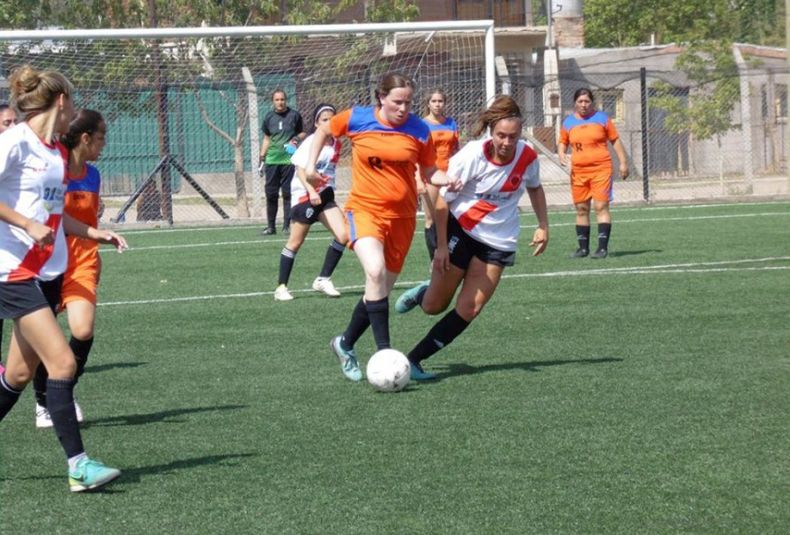 22 Se dieron a conocer los reglamentos del fútbol femenino de primera A y B. Martes 08 03 22