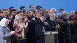 El mandatario bonaerense habló en La Plata tras el triunfo electoral