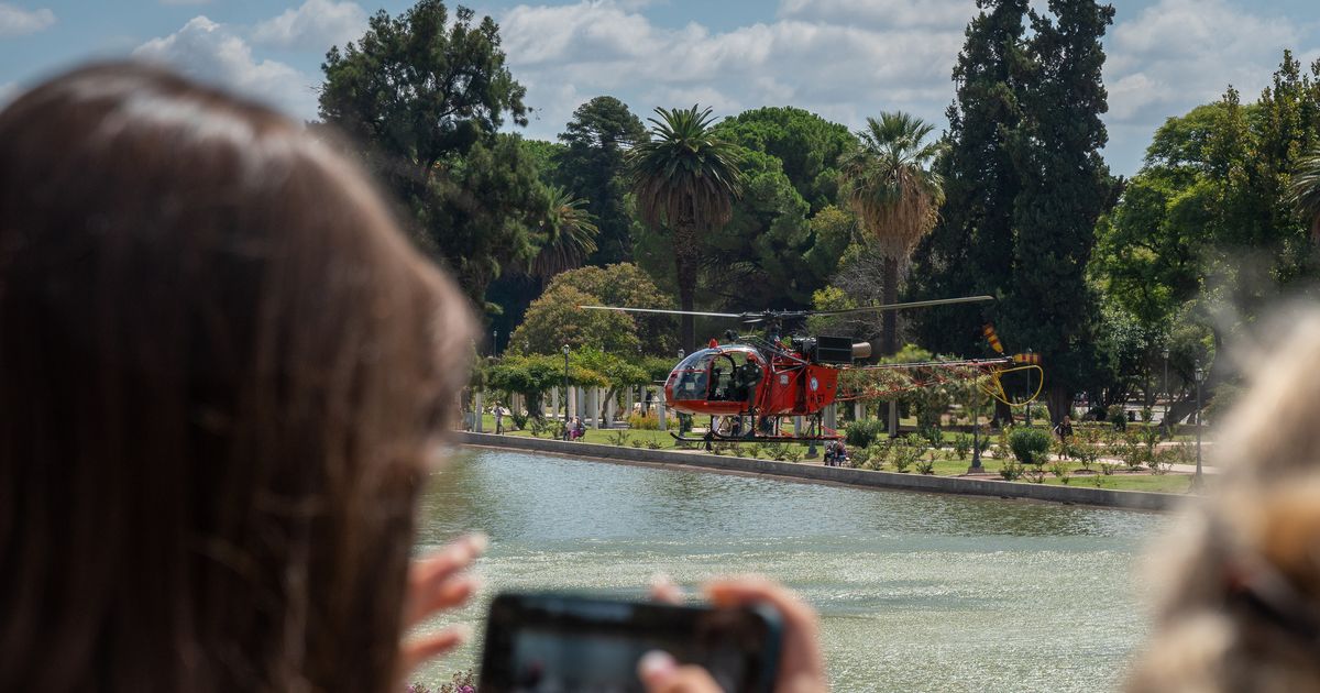 Regatas vuela: el lago del Parque San Martín recibe un imponente ...