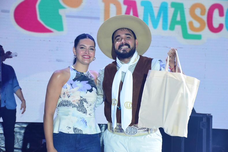 Flor Destéfanis junto a Lázaro Caballero