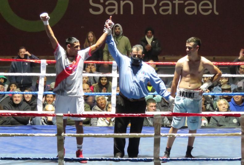 22 En gran pelea Marcelo Puebla venció por puntos a Ezequiel Vargas. Domingo 05 06 22