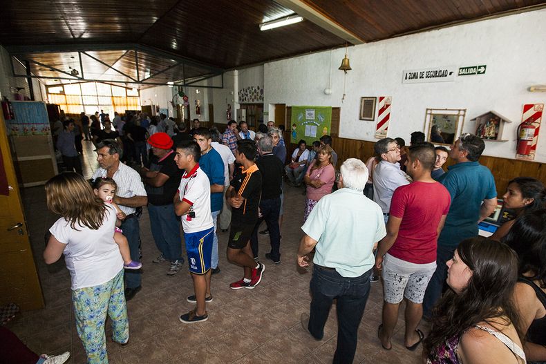 elecciones primarias, PASO, santa rosa, 2016, voto electronico, cola - 274459