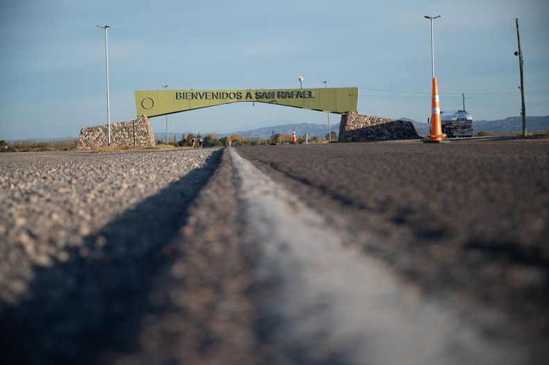 El Gobierno de Mendoza avanza en la intervención histórica de la Ruta Nacional 143 con una millonaria inversión.