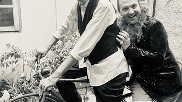 Ernesto Suárez y Adrián Sorrentino presentan su espectáculo “Jacinto y yo” en el Teatro Mendoza.