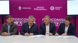 Alfredo Cornejo y Diego Costarelli firmaron el acuerdo.