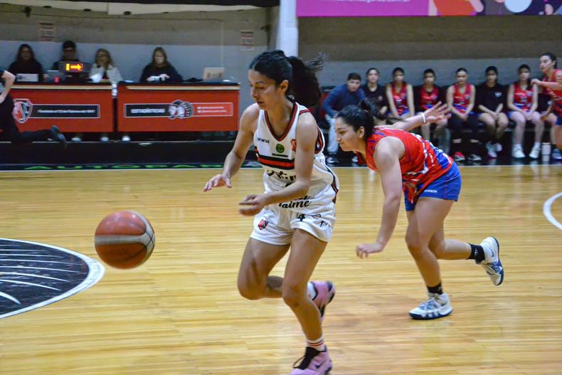 Atenas se hizo fuerte como local y volvió al triunfo ante General San Martín por el básquet local.