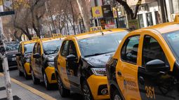 Obligan a taxis y remises a colocar sistemas de monitoreo y botones de pánico en los vehículos.