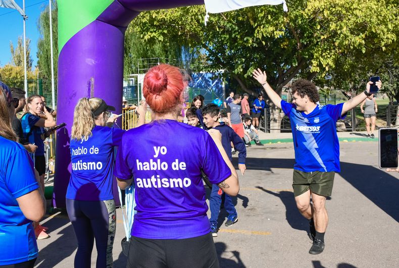 Una marea de conciencia: Guaymallén se tiñe de azul por el autismo.