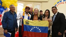 Hebe Casado se sumó a la concentración en apoyo al candidato opositor a Maduro.