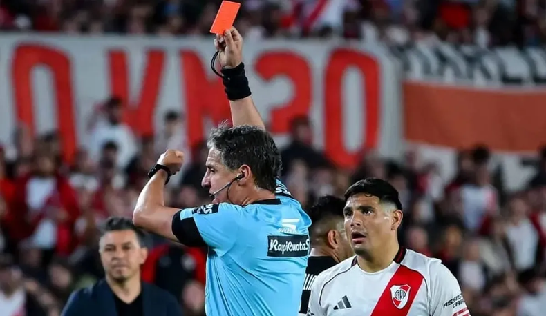 La expulsión de Maximiliano Salas agrava la crisis futbolística de River. &nbsp;