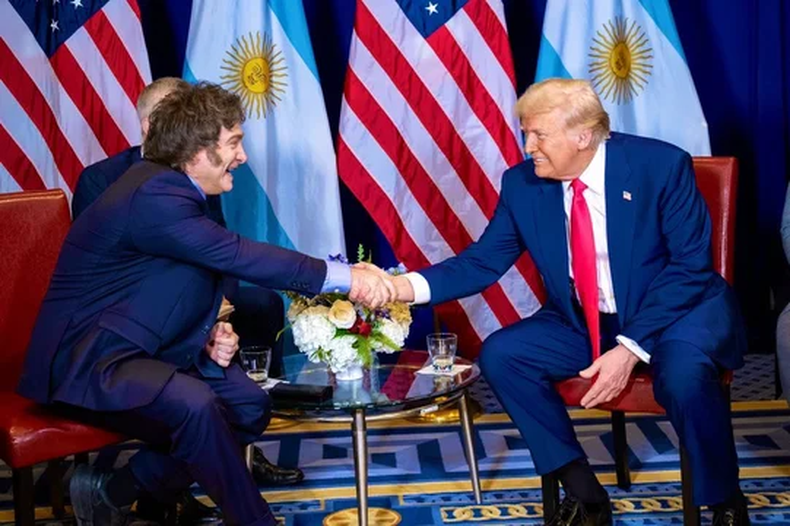 Javiel Milei busca que Estados Unidos investigue a la familia Eskenazi por YPF.
