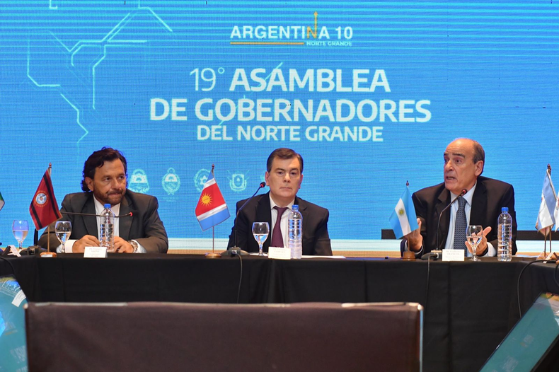 Guillermo Francos durante la reunión de Gobernadores. El ministro negocia y el presidente Javier Milei lo desautoriza en cada decisión.