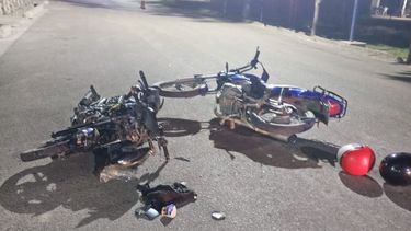 Grave choque entre motos en Lavalle: dos heridos y una mujer embarazada hospitalizada Grave choque entre motos en Lavalle: dos heridos y una mujer embarazada hospitalizada