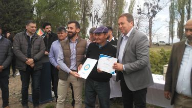 Entrega de resoluciones de jubilaciones a trabajadores de viña y agropucuarios del Valle de Uco