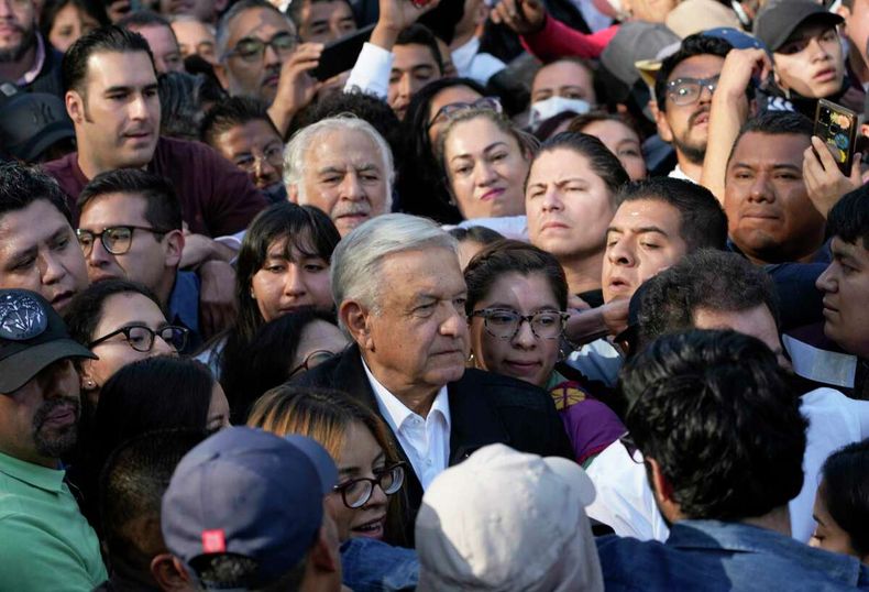 Las calles de México, repletas por la marcha encabezada por el presidente López Obrador.