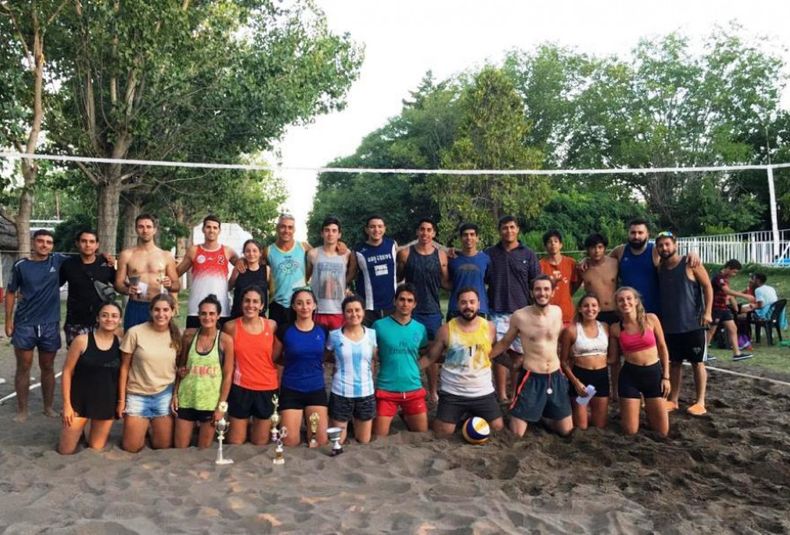 22 Gran torneo torneo de beach vóley se jugó en el Club Banco Mendoza. Miércoles 02 02 22