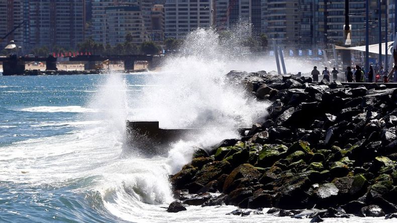 Desde hoy se esperan marejadas anormales en la costa chilena: qué regiones serán las afectadas.
