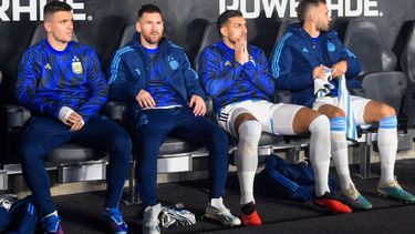 El rosarino y su fútbol verán el cotejo desde el banco.