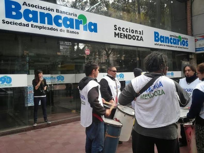 El titular de la Asociación Bancaria en Mendoza, Sergio Giménez, se refirió a la decisión de Javier Milei en torno al Banco de la Nación Argentina.