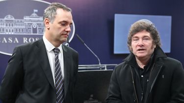 Javier Milei viajará a Córdoba y se mostrará con Manuel Adorni para darle su respaldo.