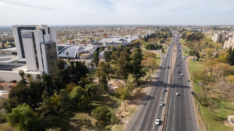 Ojo conductores: desde este lunes cambia el sentido de circulación en las laterales del Acceso Este