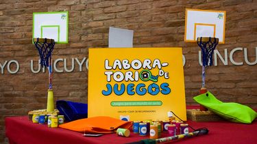 Se pueden regalar juegos con materiales reciclados para este Mes de las infancias.