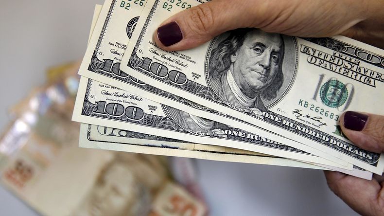 Así cotiza el dólar blue éste jueves 7 de diciembre. Mirá cómo está frente al dólar oficial.&nbsp;