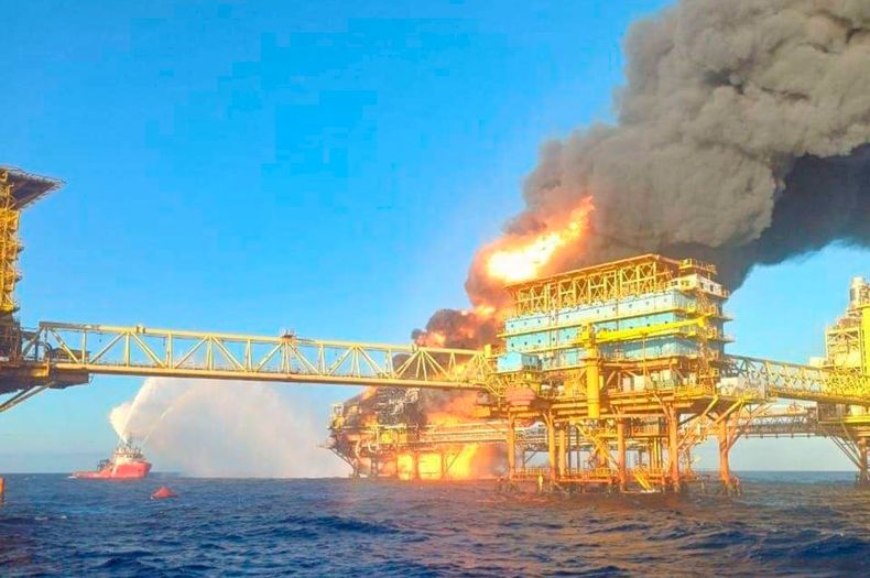 El incendio se produjo en una planta petrolera ubicada en el Golfo de México.