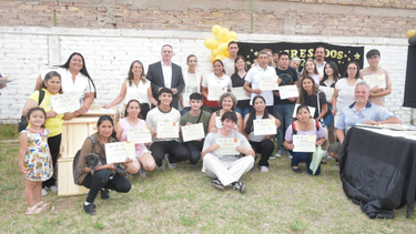 Recibieron la certificación de su curso apícola en Lavalle. Recibieron la certificación de su curso apícola en Lavalle.