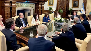 Javier Milei encabeza una reunión clave del Gabinete luego del traspié con el DNU.