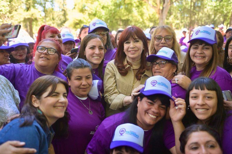 Cristina Fernández retoma el liderazgo opositor y arranca su gira como presidenta del PJ.