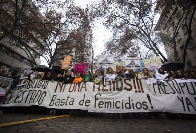 Más de 1.600 niños y adolescentes que perdieron a su madre