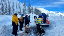 Solidaridad en alta montaña: asistieron a 60 familias con mercadería y medicamentos