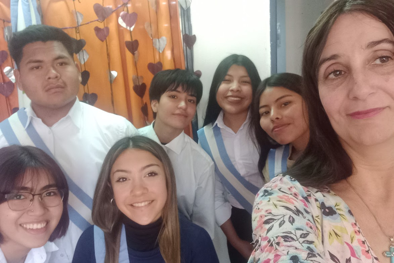 La docente mendocina realizó salidas guiadas de la secundaria a la universidad.