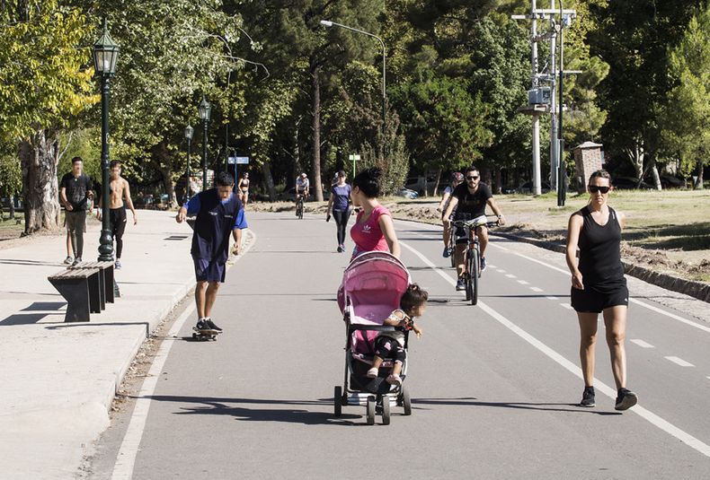 parque general san martin, deportes, deportistas, running, bicicleta, coronavirus mendoza, distacia social, contagios, contagiados