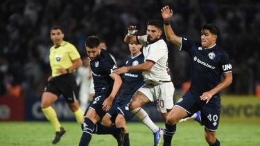La Lepra mendocina jugará este miércoles ante Bolívar en Santa Cruz de la Sierra buscando cerrar una histórica fase de grupos en la Copa Libertadores. La Lepra mendocina jugará este miércoles ante Bolívar en Santa Cruz de la Sierra buscando cerrar una histórica fase de grupos en la Copa Libertadores.