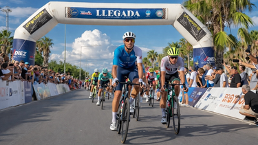 Gerardo Tivani celebró en San Martín luego de imponerse en el embalaje final de la cuarta etapa de la Vuelta de Mendoza. Gerardo Tivani celebró en San Martín luego de imponerse en el embalaje final de la cuarta etapa de la Vuelta de Mendoza.