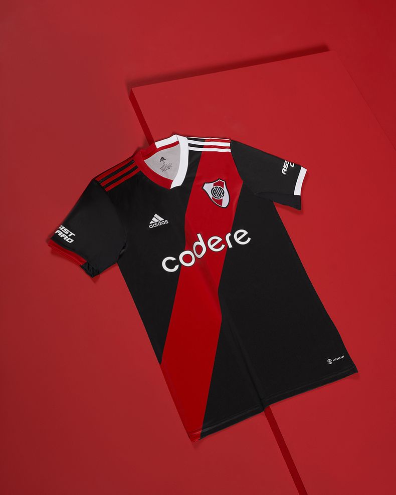 El Club Atlético River Plate tiene nueva camiseta: conocé precios y dónde comprarla