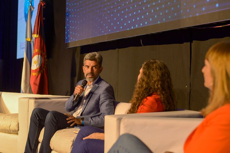 Ulpiano Suarez firmó el convenio con Salta para sumarse a Ruta 40 Creativa
