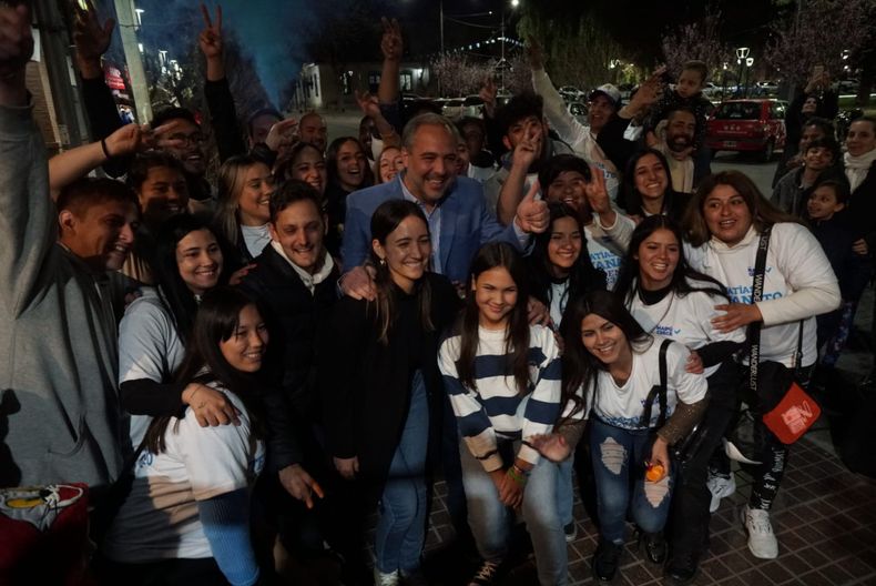 Matías Stevanato celebra su reelección.