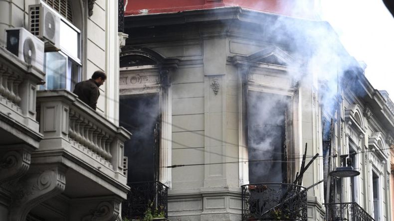 Feroz incendio en Buenos Aires.