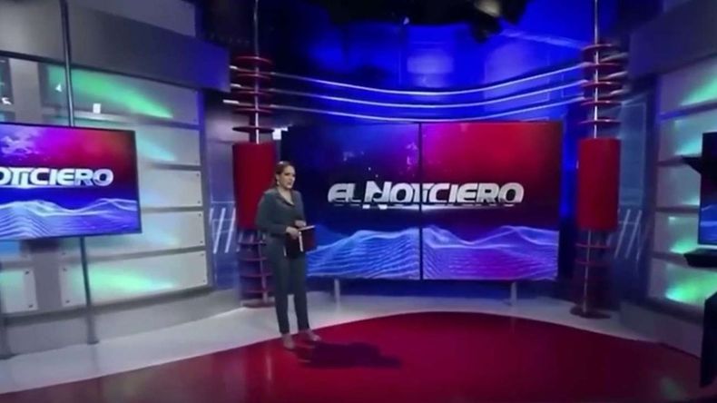 La emoción de una periodista en el regreso del canal de Ecuador atacado por narcos.